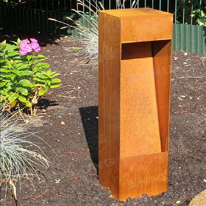 <h3>Small corten light for municipal and urban projects</h3>
